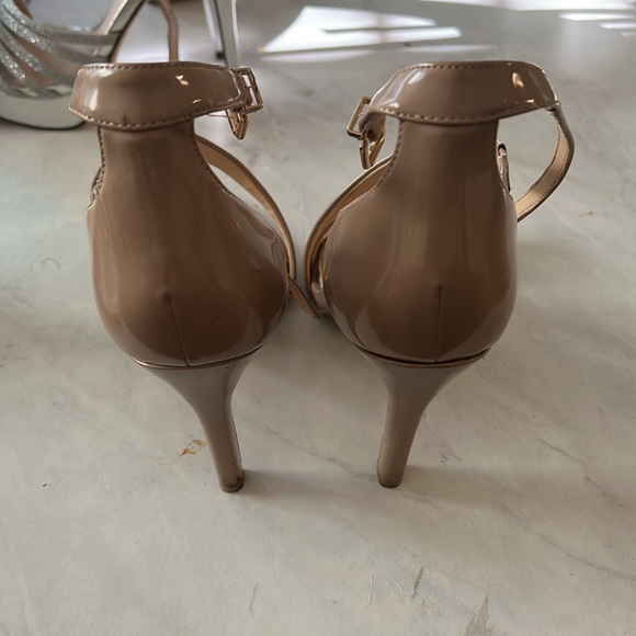 Jessica Simpson nude heels - Picture 2 of 3